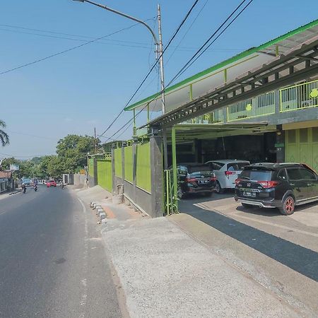 Reddoorz Syariah Near Museum Wisma Karya Subang Dış mekan fotoğraf