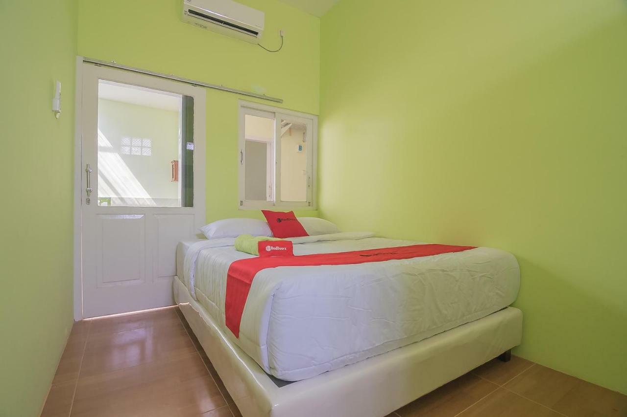Reddoorz Syariah Near Museum Wisma Karya Subang Dış mekan fotoğraf
