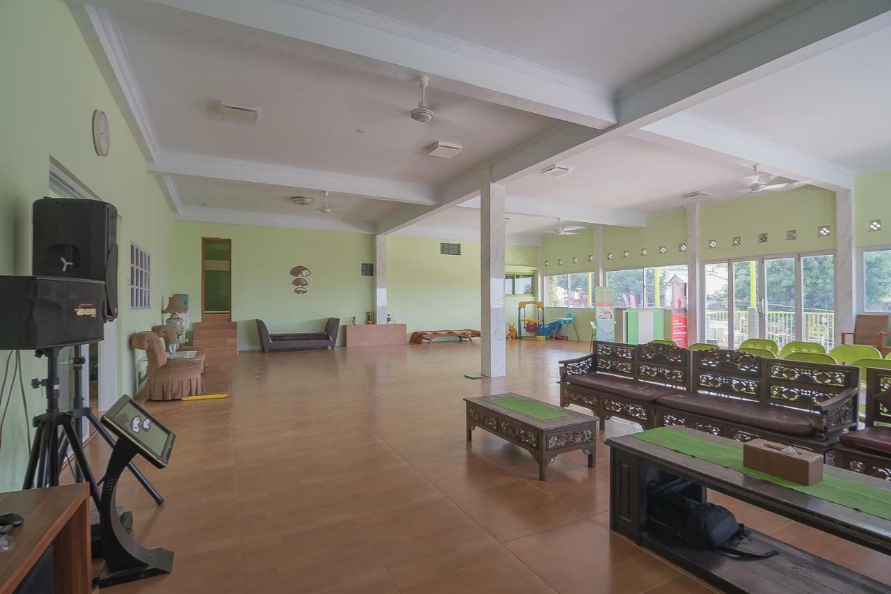 Reddoorz Syariah Near Museum Wisma Karya Subang Dış mekan fotoğraf
