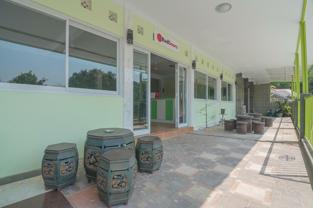 Reddoorz Syariah Near Museum Wisma Karya Subang Dış mekan fotoğraf