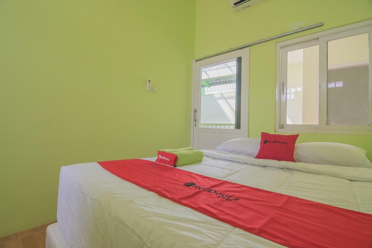 Reddoorz Syariah Near Museum Wisma Karya Subang Dış mekan fotoğraf