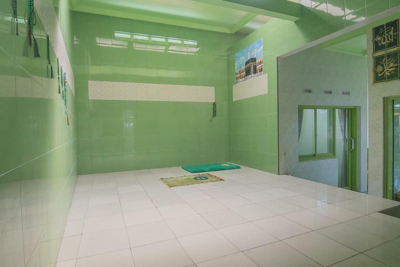 Reddoorz Syariah Near Museum Wisma Karya Subang Dış mekan fotoğraf
