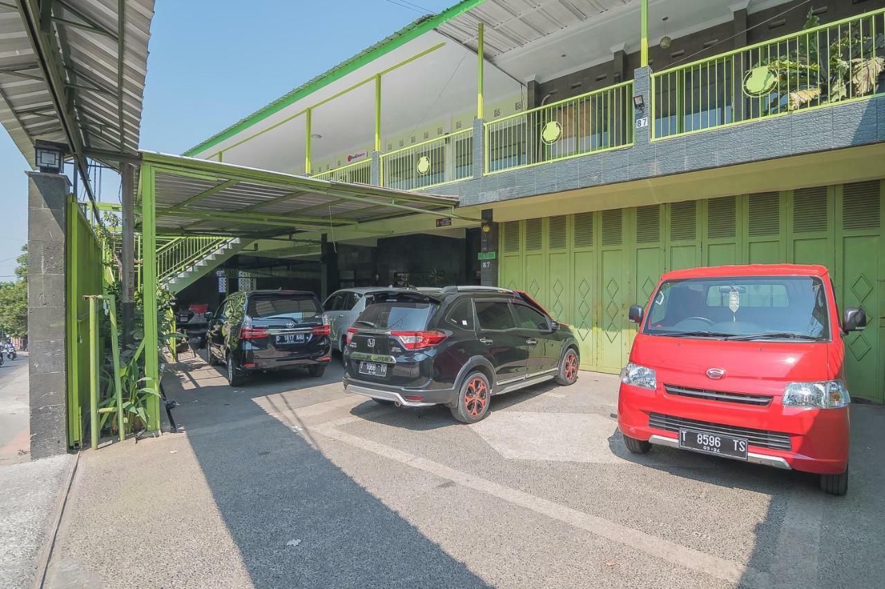 Reddoorz Syariah Near Museum Wisma Karya Subang Dış mekan fotoğraf