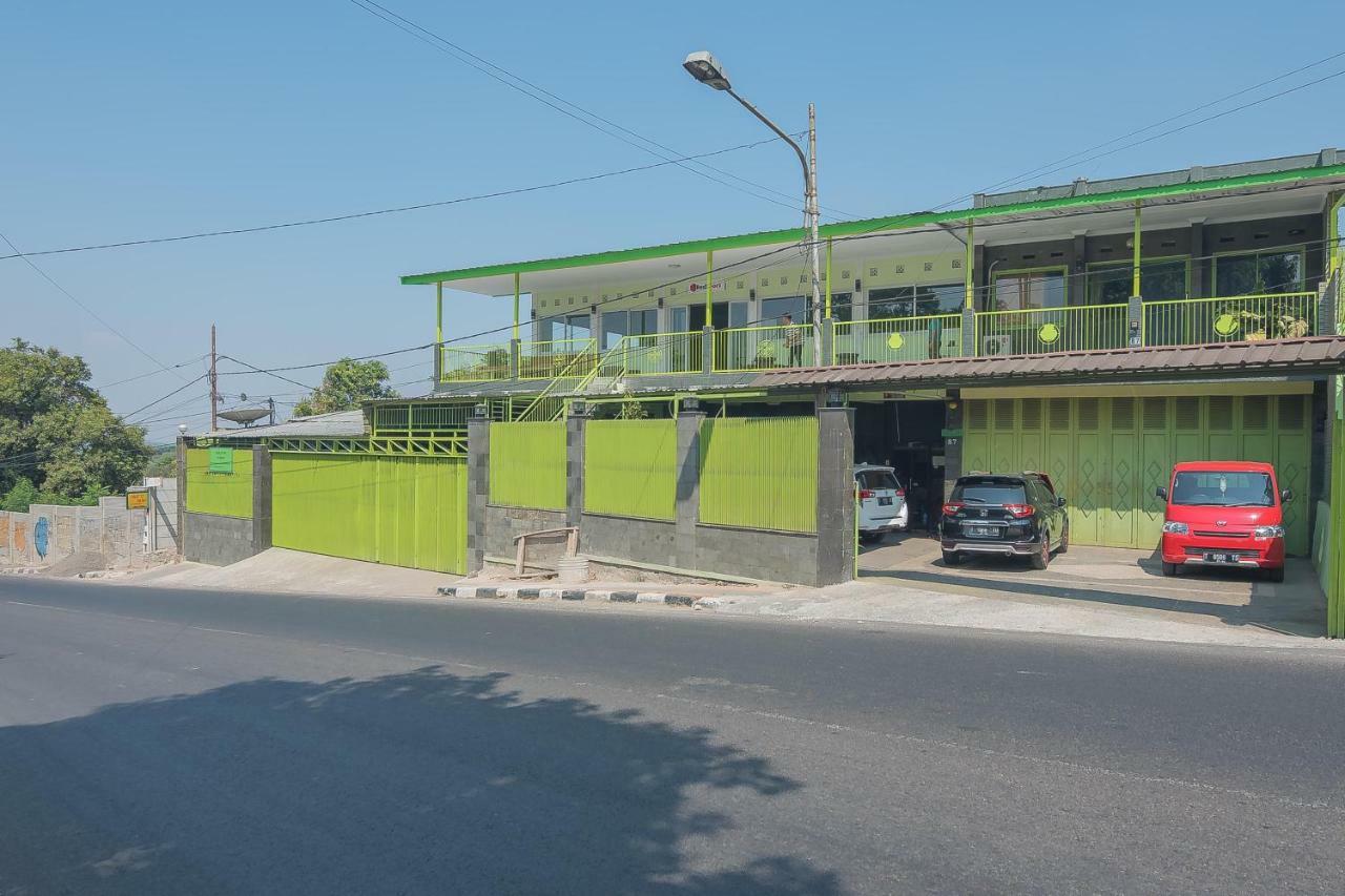 Reddoorz Syariah Near Museum Wisma Karya Subang Dış mekan fotoğraf