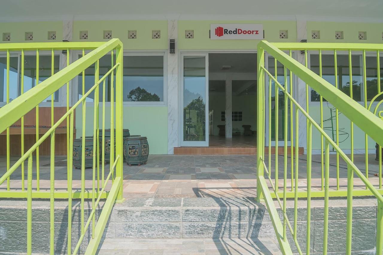 Reddoorz Syariah Near Museum Wisma Karya Subang Dış mekan fotoğraf