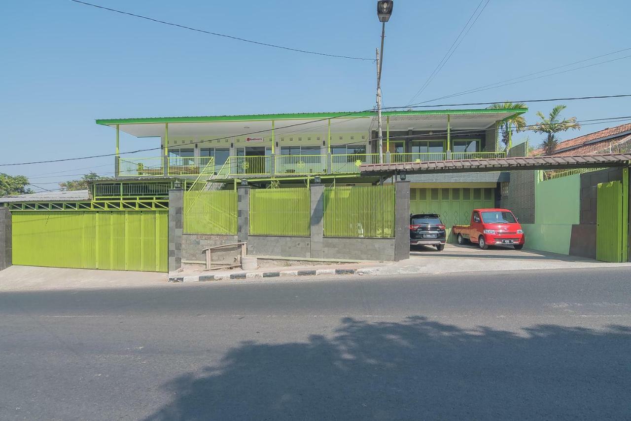 Reddoorz Syariah Near Museum Wisma Karya Subang Dış mekan fotoğraf